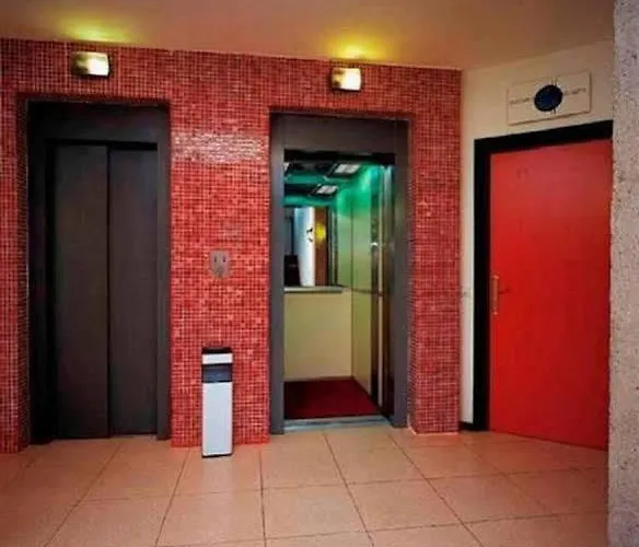 略雷特太阳公寓 * 滨海略雷特